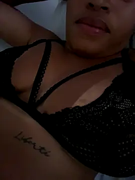 Snapshot of leticiasexy chatting on December 13, 8:47 pm leticiasexy online show from December 13, 8:47 pm