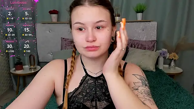 MilanaXHoney online show from February 16, 1:02 am