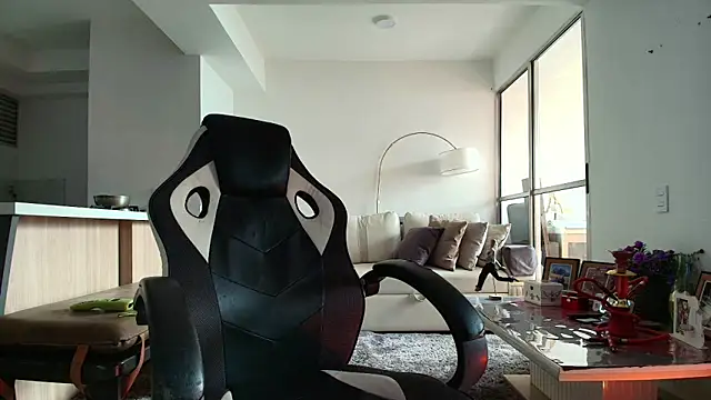 liorvante online show from February 20, 1:33 pm