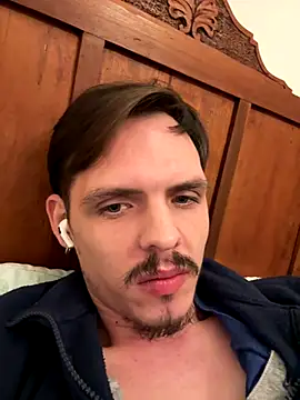 Snapshot of Dicken09 chatting on November 29, 5:32 am Dicken09 online show from November 29, 5:32 am