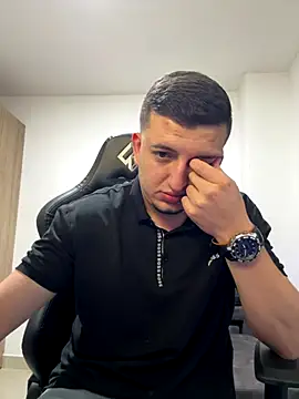 Liam jones10 online show from December 14, 5:02 am