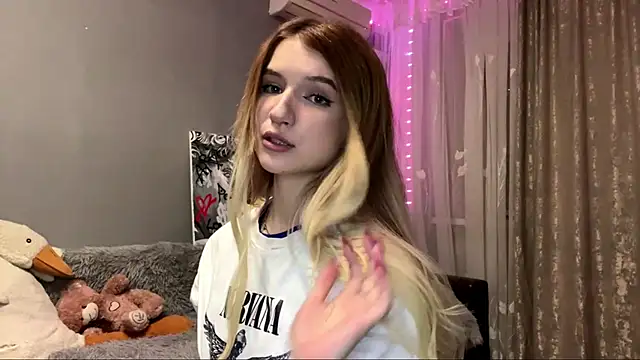 Snapshot of VikkiWittel chatting on November 29, 6:44 pm VikkiWittel online show from November 29, 6:44 pm