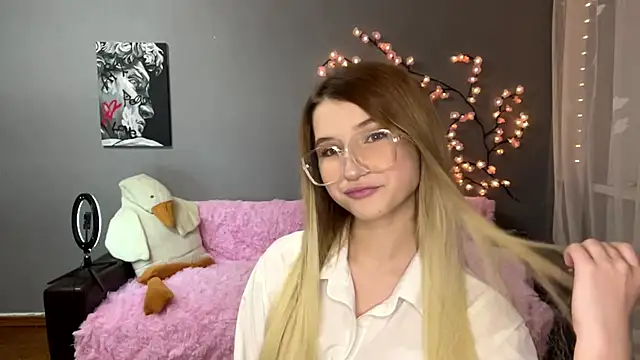 VikkiWittel online show from December 14, 4:01 pm