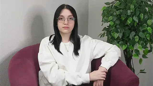 AmyDilox online show from December 1, 5:45 am