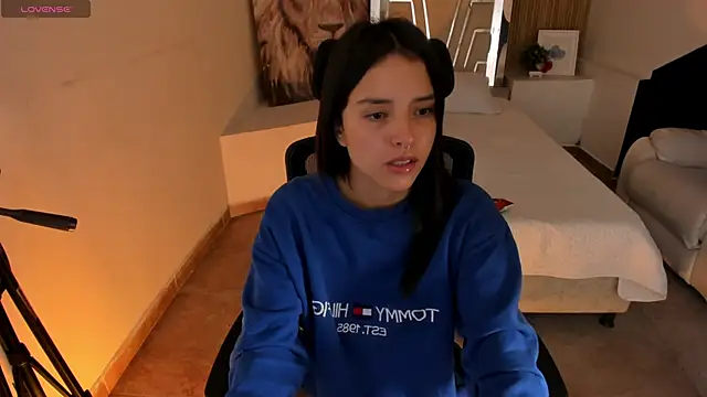 Cherrybombs  online show from April 7, 2:23 am