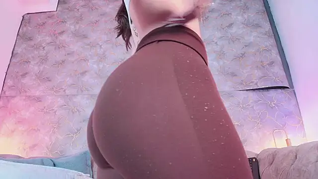 Mia Luxor online show from April 16, 12:17 pm