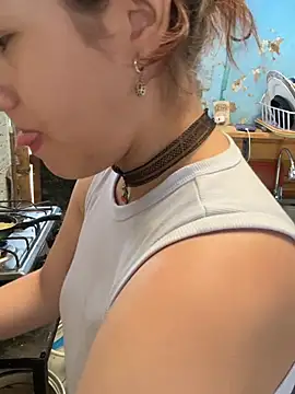 Snapshot of dakota021 chatting on February 6, 5:16 pm dakota021 online show from February 6, 5:16 pm