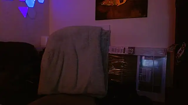 Snapshot of GetAtsmac chatting on December 4, 4:22 am GetAtsmac online show from December 4, 4:22 am