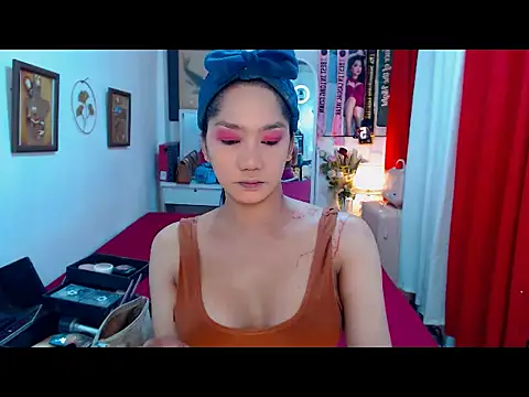 UrScreenGoddess online show from December 18, 8:59 pm