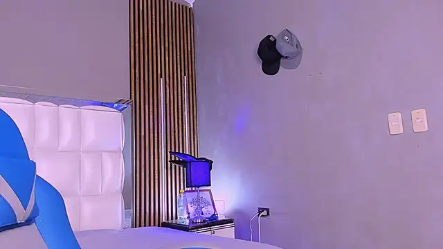 xCharlotte 20 online show from December 3, 1:53 pm