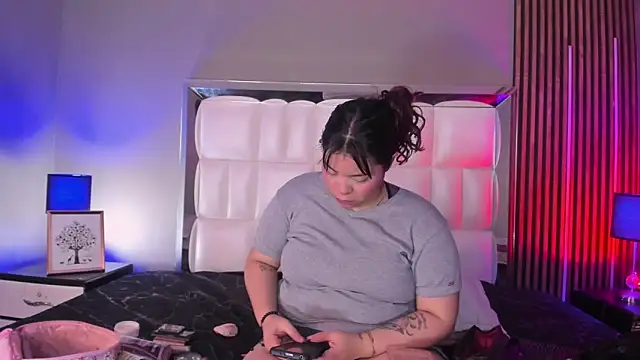 xCharlotte 20 online show from February 17, 8:04 pm