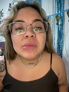 Lindalatina2001 online show from July 13, 10:45 pm