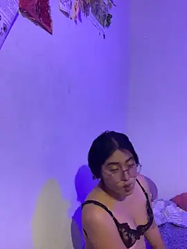 Snapshot of Arely-L1 chatting on February 13, 12:17 am Arely-L1 online show from February 13, 12:17 am