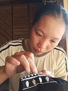 Snapshot of Evelyn-n chatting on July 11, 9:23 am Evelyn-n online show from July 11, 9:23 am