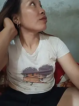 Snapshot of Evelyn-n chatting on July 20, 6:28 am Evelyn-n online show from July 20, 6:28 am
