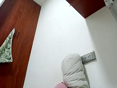 Snapshot of am_cvo1824 chatting on December 15, 1:43 am am cvo1824 online show from December 15, 1:43 am