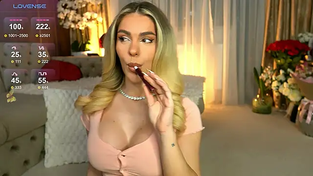 ChloeVelvetx online show from February 17, 9:32 pm