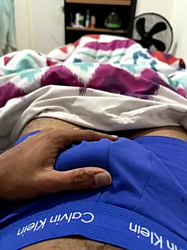 Snapshot of DipKing chatting on December 1, 5:18 pm DipKing online show from December 1, 5:18 pm