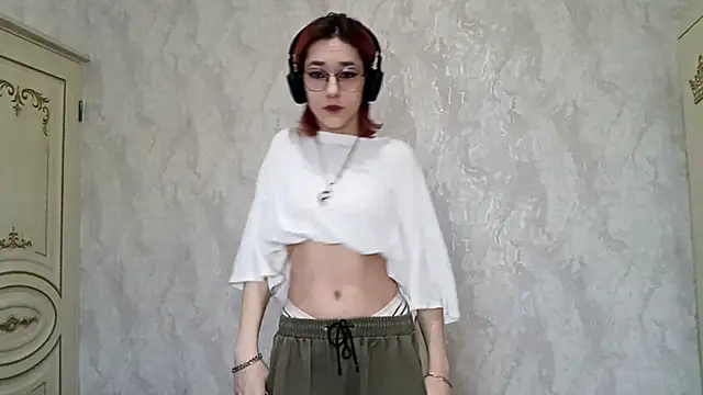 Snapshot of LinaWatter chatting on December 5, 11:30 am LinaWatter online show from December 5, 11:30 am