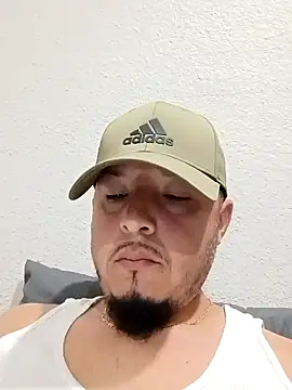 Snapshot of Lalin2323 chatting on February 15, 8:49 pm Lalin2323 online show from February 15, 8:49 pm