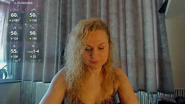 Snapshot of LanaLight_x chatting on May 6, 11:59 am LanaLight x online show from May 6, 11:59 am