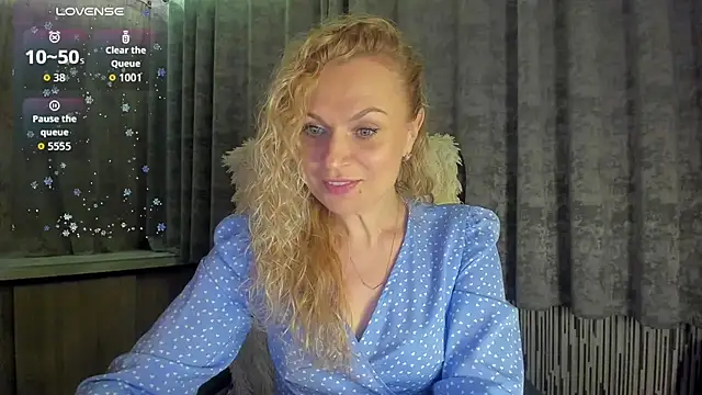 Snapshot of LanaLight_x chatting on May 27, 7:44 pm LanaLight x online show from May 27, 7:44 pm