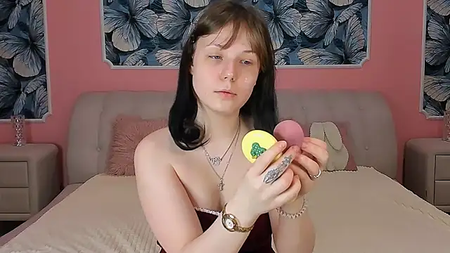 YONA WINK online show from March 6, 9:00 pm