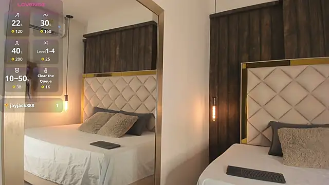 viiolet whitee online show from April 4, 1:08 pm