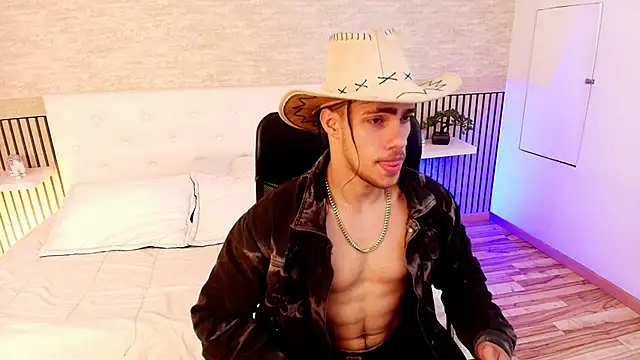 PatrickS25 online show from December 17, 4:51 am