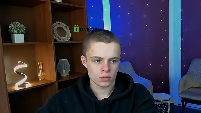 Snapshot of veldi_to chatting on December 15, 2:32 pm veldi to online show from December 15, 2:32 pm