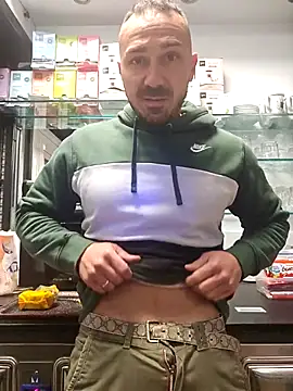 Snapshot of kunzpl chatting on December 1, 3:50 pm kunzpl online show from December 1, 3:50 pm