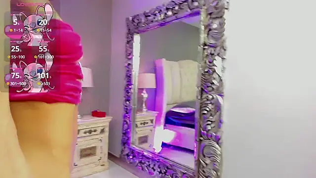 LaraSaint online show from December 13, 7:53 pm