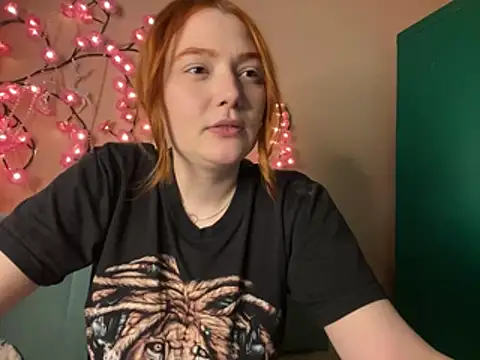 Snapshot of Ungoliant_Kiss chatting on April 30, 8:57 pm Ungoliant Kiss online show from April 30, 8:57 pm