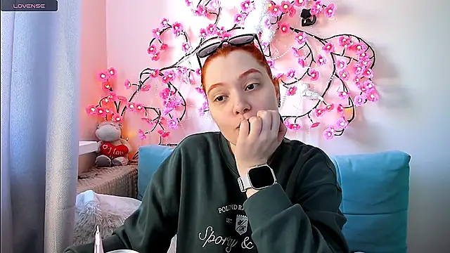 Snapshot of Ungoliant_Kiss chatting on May 23, 1:37 pm Ungoliant Kiss online show from May 23, 1:37 pm