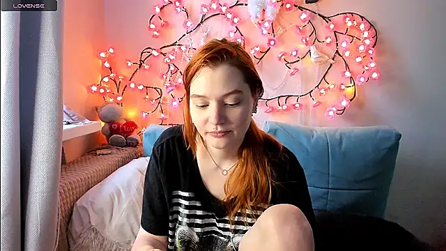Snapshot of Ungoliant_Kiss chatting on June 25, 6:12 pm Ungoliant Kiss online show from June 25, 6:12 pm