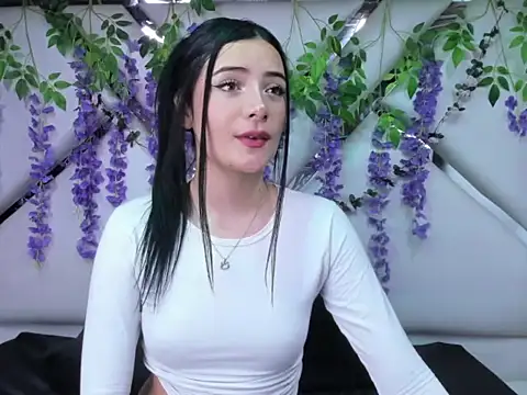 Snapshot of liinzy_rouse69 chatting on December 18, 2:56 pm liinzy rouse69 online show from December 18, 2:56 pm