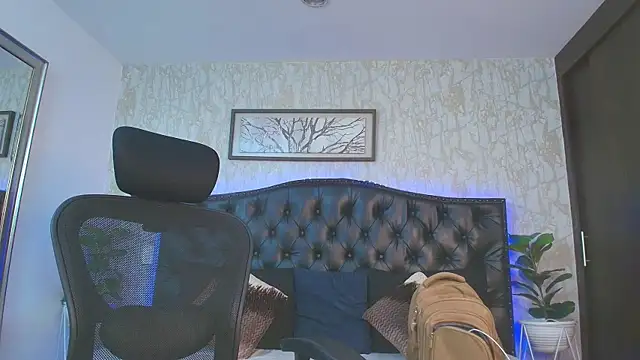 Lander Cruz online show from February 18, 8:05 pm