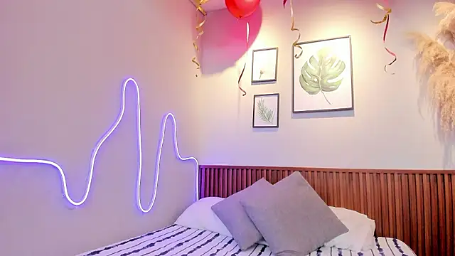 MIAROGGERSS online show from March 28, 4:01 am