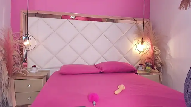 Snapshot of KeylaDolse chatting on December 15, 6:01 pm KeylaDolse online show from December 15, 6:01 pm