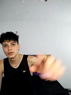 hottie couplee online show from February 15, 10:50 pm