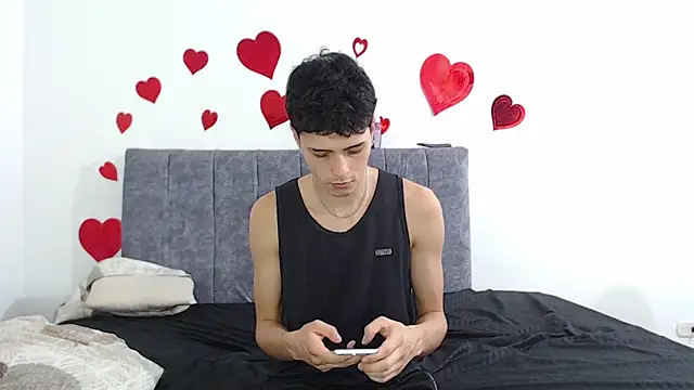 Snapshot of hottie_couplee chatting on June 16, 10:34 pm hottie couplee online show from June 16, 10:34 pm