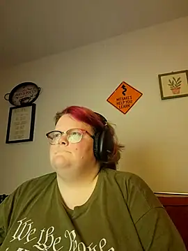 Snapshot of LiaraStrife chatting on December 2, 6:41 am LiaraStrife online show from December 2, 6:41 am