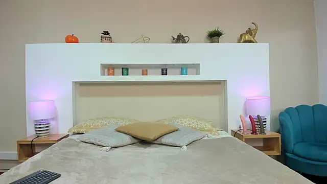 AnikaRomanoff  online show from December 3, 12:47 pm