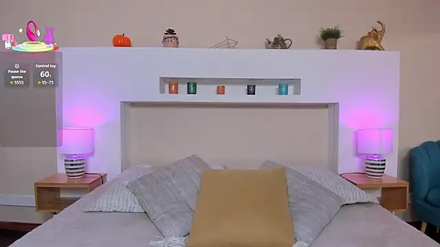 Snapshot of AnikaRomanoff_ chatting on December 22, 11:40 am AnikaRomanoff online show from December 22, 11:40 am