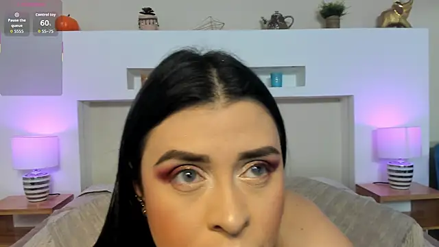 Snapshot of AnikaRomanoff_ chatting on January 13, 11:26 am AnikaRomanoff online show from January 13, 11:26 am