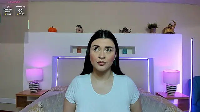 Snapshot of AnikaRomanoff_ chatting on February 2, 11:31 am AnikaRomanoff online show from February 2, 11:31 am