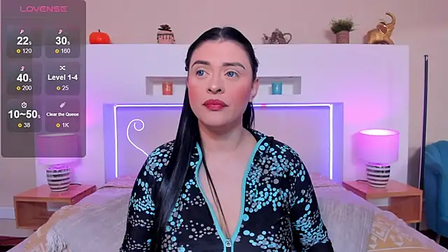 Snapshot of AnikaRomanoff_ chatting on February 11, 11:48 am AnikaRomanoff online show from February 11, 11:48 am