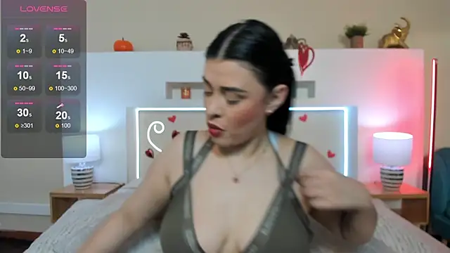 Snapshot of AnikaRomanoff_ chatting on February 18, 11:50 am AnikaRomanoff online show from February 18, 11:50 am