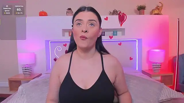 Snapshot of AnikaRomanoff_ chatting on February 25, 11:42 am AnikaRomanoff online show from February 25, 11:42 am