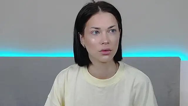 RachaelMils online show from April 17, 3:42 am